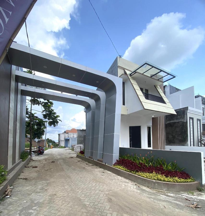 Villa Royal Arois Syariah Dekat Jatim Park 3 Tlekung Eksteriør billede